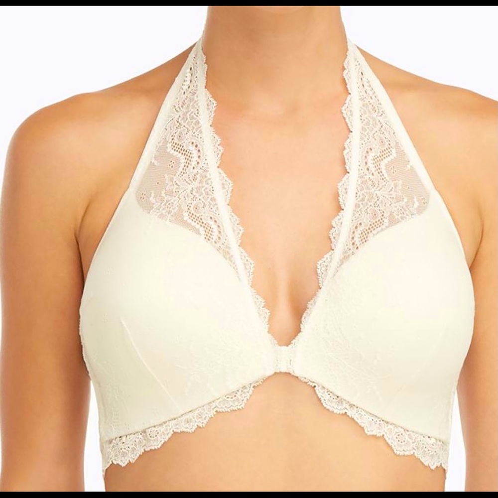 NWOT SPANX undetectable cream wireless bra sz Med